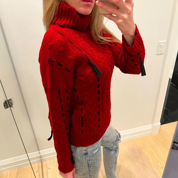 Unique maroon turtle neck with laces - Picture 4 of 4